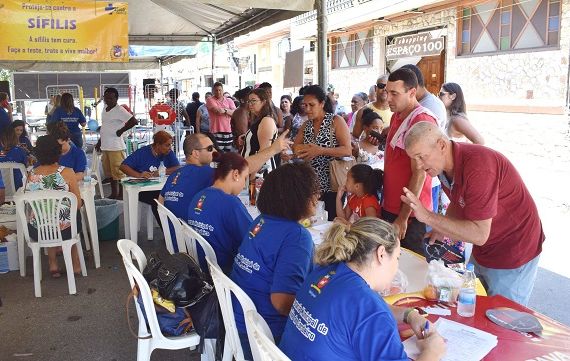 Durante todo o sábado foram grandes as filas em busca dos atendimentos