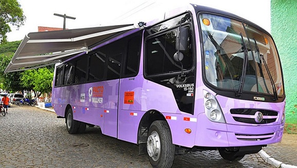 Os ônibus são equipados com salas climatizadas e o atendimento é sigiloso