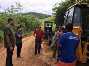 Máquinas e Caminhões recebem vistoria - Trajano