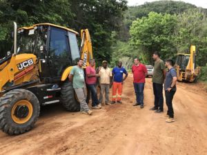 Máquinas e Caminhões recebem vistoria - Trajano