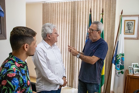 Prefeito Guga de Paula recebe o deputado federal Luiz Antônio e o vereador Patrick Senhorinho