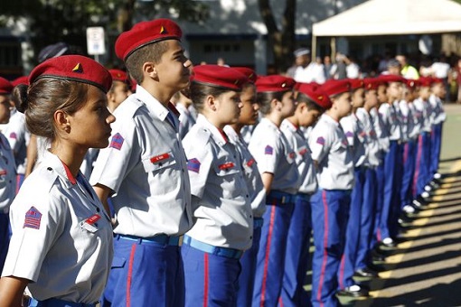 Alunos de um Colégio Cívico-Militar