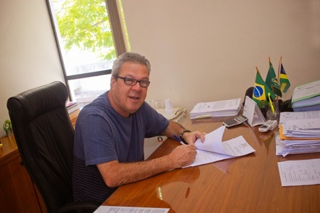 Joaquim Augusto Carvalho de Paula, Guga de Paula, prefeito do município de Cantagalo