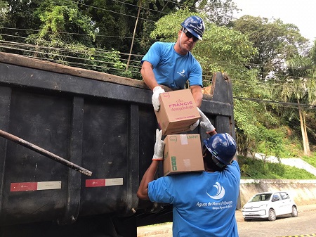 Águas de Nova Friburgo doa 4 mil litros de água sanitária e 5 mil unidades de sabonetes ao município