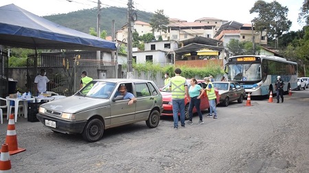 Barreiras na Lavrinhas, na entrada de Cordeiro