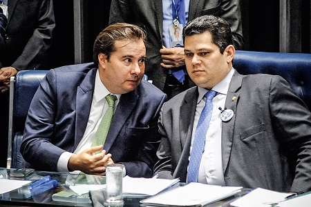 os presidentes da Câmara, Rodrigo Maia e do Senado Davi Alcolumbre