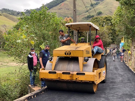 Prefeitura de Trajano de Moraes dá continuidade ao serviço de pavimentação das ruas