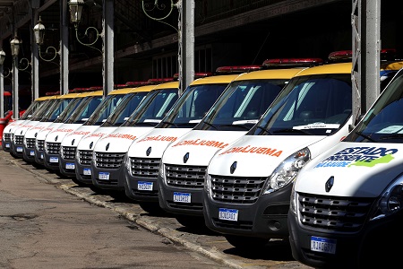 Governador entrega 31 ambulâncias equipadas para 14 municípios