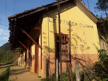 Estação ferroviária está abandonada em Leitão do Cunha, em Trajano de Moraes