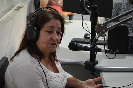 a secretária de Saúde Vânia Huguenin concedeu entrevista à Rádio 94 FM, dia 24