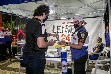 Operação Lei Seca flagra 76 motoristas embriagados