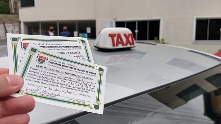 Secretaria de Transporte e Trânsito de Trajano de Moraes certifica taxistas