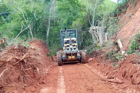 Prefeitura de Trajano de Moraes libera tráfego de veículos na estrada do Retiro