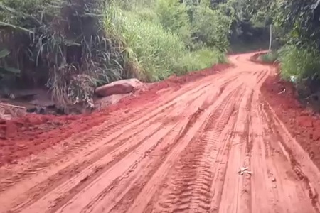 Estradas avariadas pelas chuvas são restauradas na Zona Rural