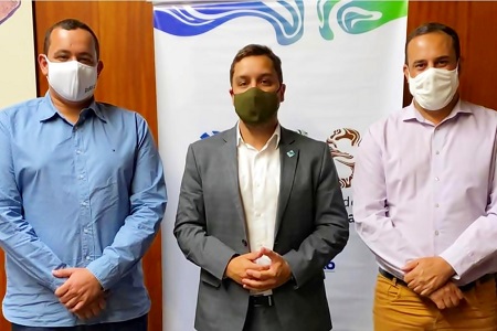 Rodrigo Viana e Matias Mendes com o secretário Estadual do Ambiente e Sustentabilidade, no Rio de Janeiro, Thiago Pampolha