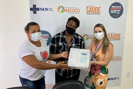 Marlise Quintana, Edwando Oliveira e Denise Maia exibem o novo aparelho