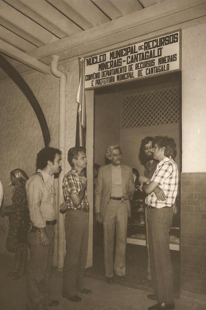 O Núcleo Municipal de Recursos Minerais foi inaugurado no primeiro governo de Wilder Sebastião de Paula, e funcionava no prédio da antiga Estação Ferroviária de Cantagalo. Na foto, Wilder de Paula (no centro), ladeado pelo ambientalista, pesquisador e proprietário rural Bento Lisboa, na inauguração em 1978.