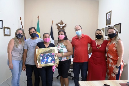 Entrega de notebooks a 15 estudantes de Macuco com as melhoras notas