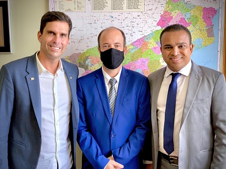 Deputado Luiz Lima, com Bruno Boaretto e Welbert Pedro