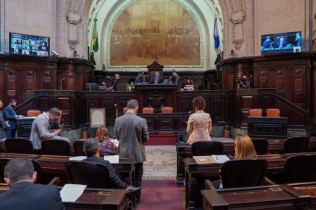 Deputados aprovam antecipação de feriados