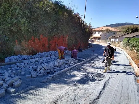 Prefeitura de Duas Barras realiza pavimentação de ruas