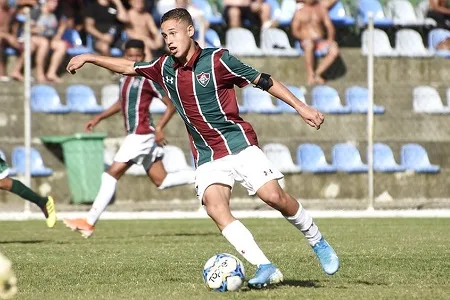 Arthur, natural de Nova Friburgo, continua brilhando no Fluminense