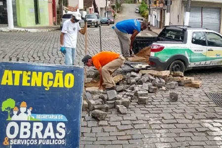 Prefeitura de Trajano de Moraes garante manutenção de ruas com serviços de tapa-buracos