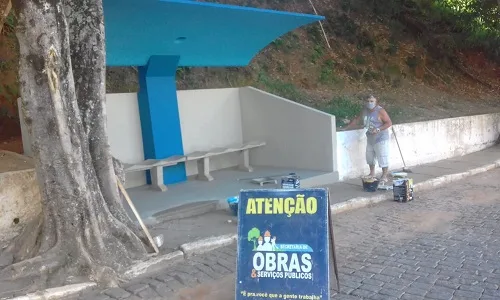 Prefeitura de Trajano de Moraes realiza reparos dos abrigos das paradas de ônibus