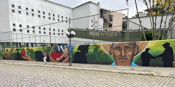 Muro da Escola Alfredo Lopes em Trajano de Moraes é destaque