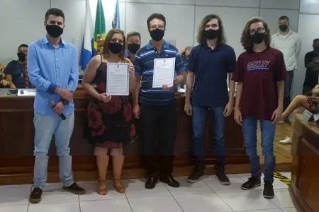 Casal de ex-funcionários dos Correios recebem homenagem da Câmara de Cantagalo