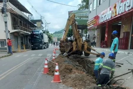 Empresa amplia rede coletora de esgoto em Cordeiro