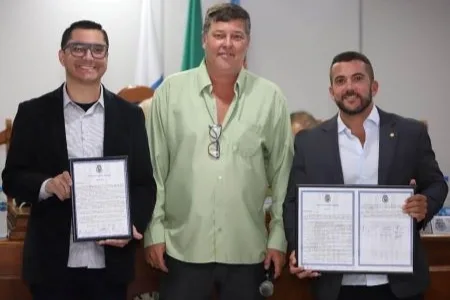 Prefeito de Nova Friburgo Johnny Maycon e deputado federal Carlos Jordy são homenageados na Câmara de Cantagalo