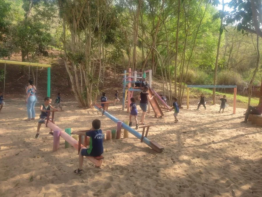 Parque infantil é construído no Horto Municipal em Cantagalo