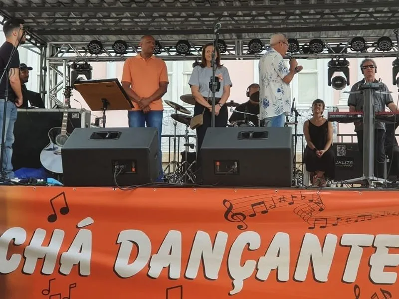 Chá Dançante comemora Dia do Idoso em Cantagalo