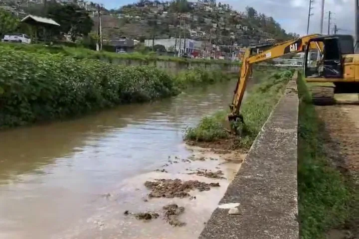 Prefeitura de Nova Friburgo inicia limpeza do Rio Bengalas