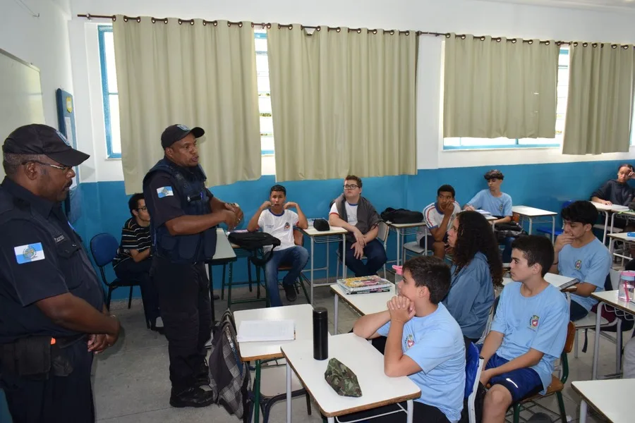 Cordeiro realiza a ronda escolar