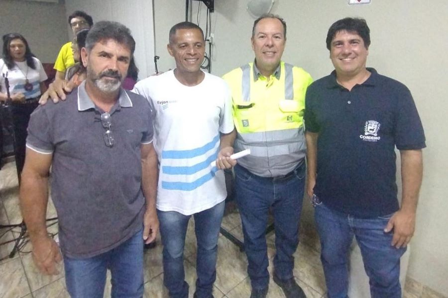 Projeto Comunidade Sustentável entrega certificados em Cordeiro