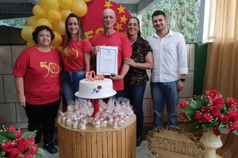 Vereadores dão um presente a Pestalozzi de Cantagalo no dia do aniversário de 50 anos