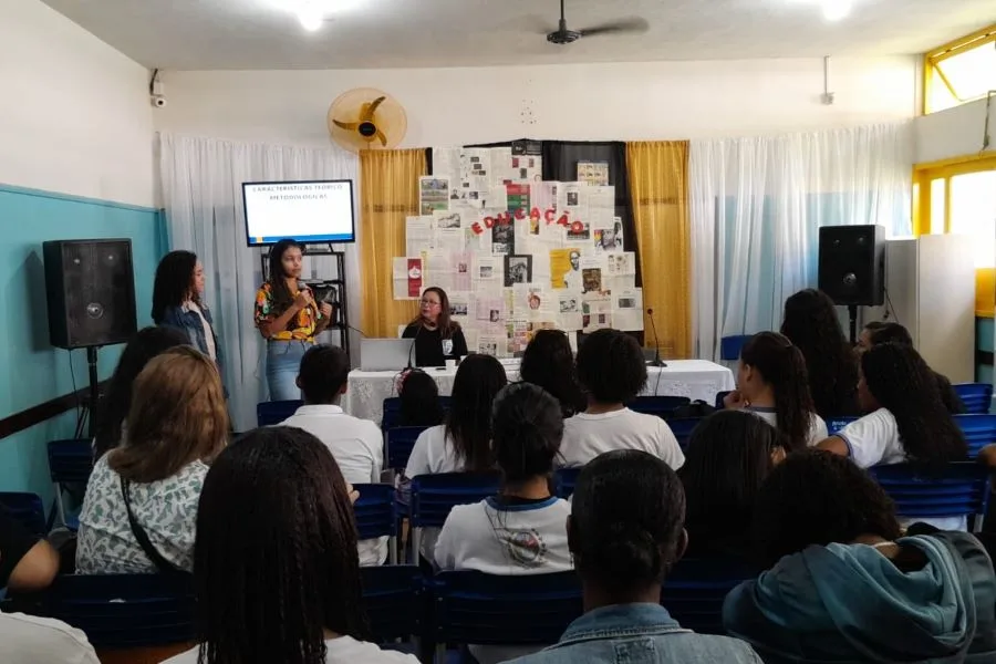 Polo CEDERJ Cantagalo participa da Semana da Educação no Colégio Zulmira