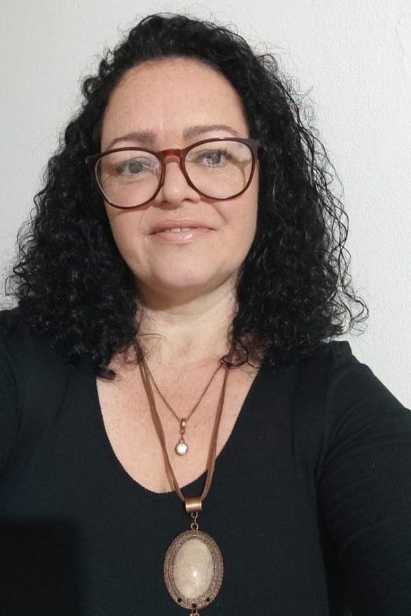 Mais uma vez nos visitando, a grande artesã, proprietária da empresa Lu-Artes, LUCILENE CABRAL. Uma mulher que sabe fazer arte como poucas. Criativa, excelente gosto na formação de suas peças em macramê, tricô, crochê, conseguindo agradar a todos pelo seu irrefutável talento.Grande abraço, parabéns!