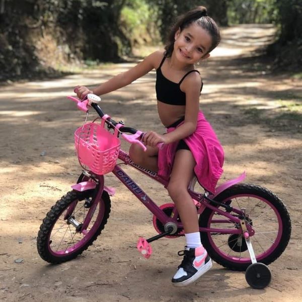 O domingão da boneca CLARA foi maravilhoso. Com sua mamãe ANA PAULA e seu papai BRUNO, passaram horas felizes, aproveitando o domingo de sol, no parque Raul Veiga, em Cordeiro. É isso aí, minha lindeza, vamos aproveitar o que a vida tem de melhor e mais bonito: a alegria de bons momentos em família. Muitos beijinhos!