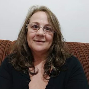 Quem aniversariou, foi a encantadora e doce CÁTIA MARIA LONGO. Aproveito o nosso espaço para felicitá-la, desejando-lhe infinitas bênçãos, que tenha desfrutado com saúde. Cátia, parabéns, felicidades! Sou muito fã! Beijos, abraços!