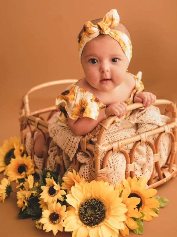 Primeira coisa que vem na cabeça: posso morder? Oh modesa de céu, como é fofinha, que lindeza a bonequinha ALICE. Parece de porcelana. A mamãe YANA RODRIGUES baba de montão. Quem não baba e aperta? Muito amor e proteção divina, Alice!