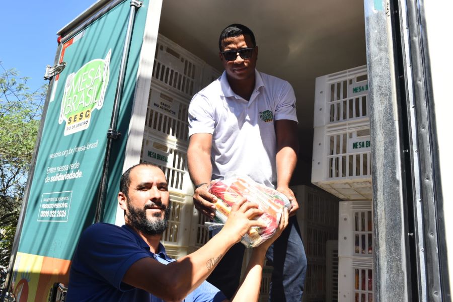 Sesc RJ e Sincomércio Nova Friburgo entregam 1,8 tonelada de alimentos arrecadados no Festival Sesc de Inverno