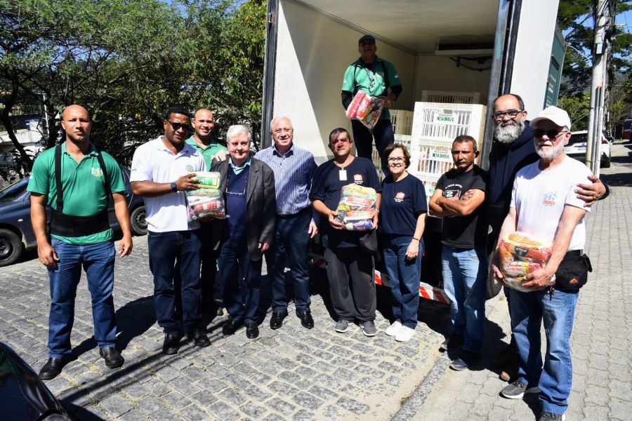 Sesc RJ e Sincomércio Nova Friburgo entregam 1,8 tonelada de alimentos arrecadados no Festival Sesc de Inverno