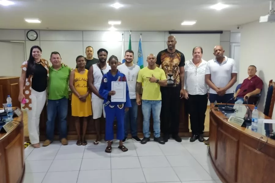 Jovem atleta de Jiu-Jitsu recebe homenagem da Câmara Municipal de Cantagalo