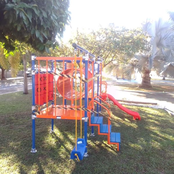 Bairros e distritos de Carmo recebem novos playgrounds para as crianças