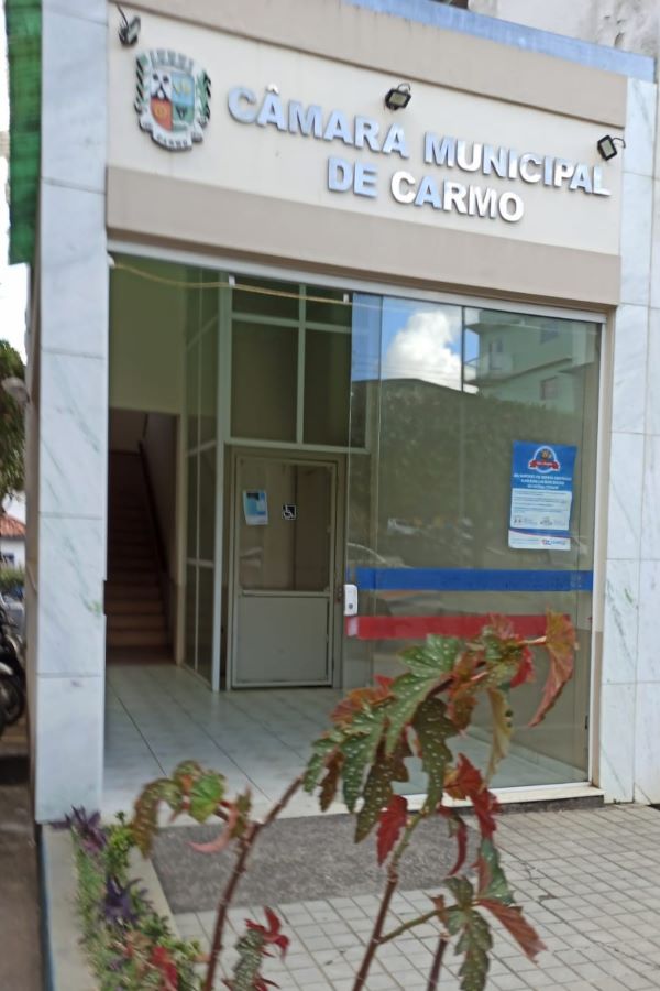 No prédio da Câmara de Carmo, logo na entrada, exemplares do JR estão à disposição toda semana