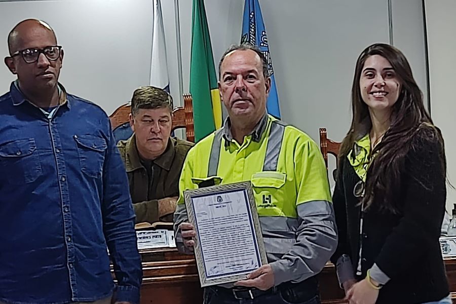 Gerente da Fábrica CSN recebe homenagem da Câmara de Cantagalo