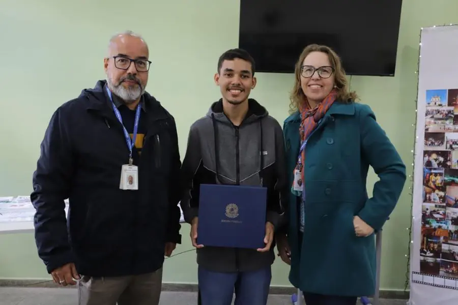 Mais jovem ‘senador’ do Rio é de Carmo e vai ‘tomar posse’ em Brasília